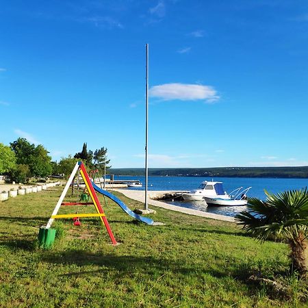 Villa Punta Blava - Beach Front, Ideal For Family Vacation With Kids, Large Terraces With Sea View, Internet, Netflix, No Pets Allowed أوبروفاتش المظهر الخارجي الصورة