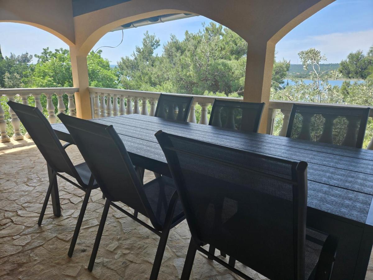 Villa Punta Blava - Beach Front, Ideal For Family Vacation With Kids, Large Terraces With Sea View, Internet, Netflix, No Pets Allowed أوبروفاتش المظهر الخارجي الصورة
