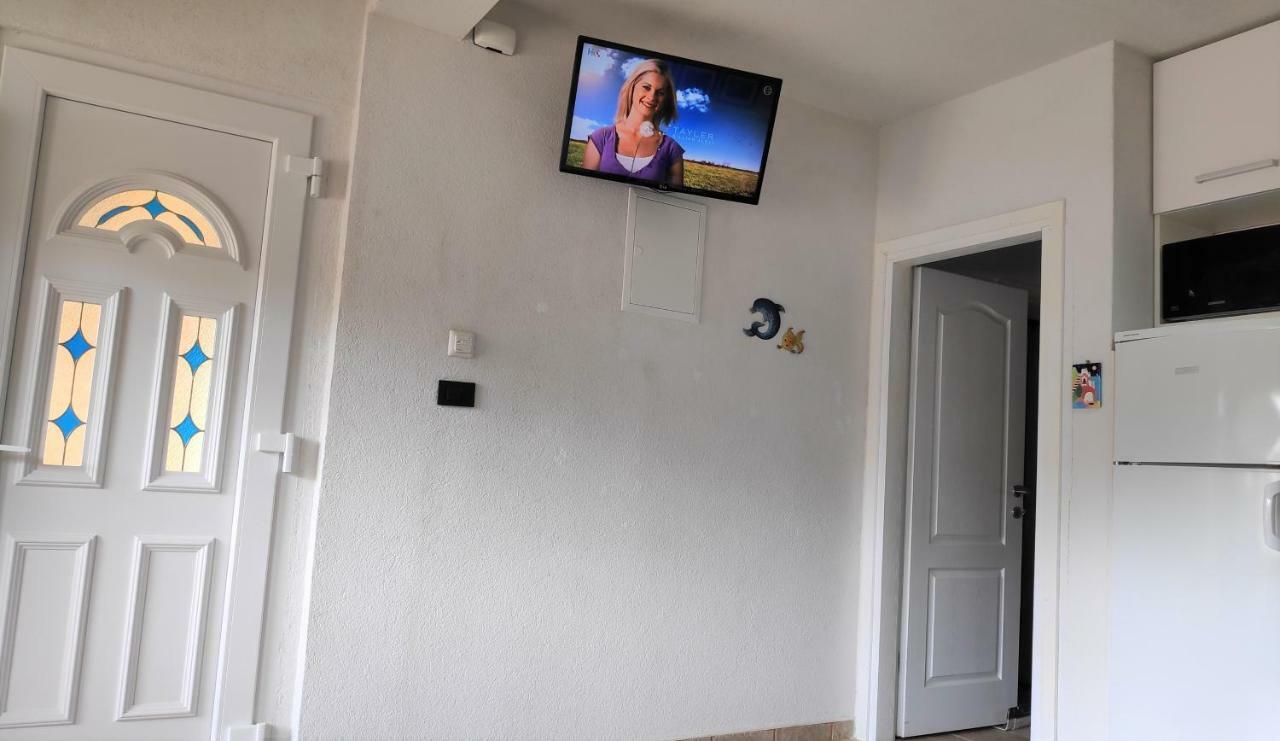 Villa Punta Blava - Beach Front, Ideal For Family Vacation With Kids, Large Terraces With Sea View, Internet, Netflix, No Pets Allowed أوبروفاتش المظهر الخارجي الصورة