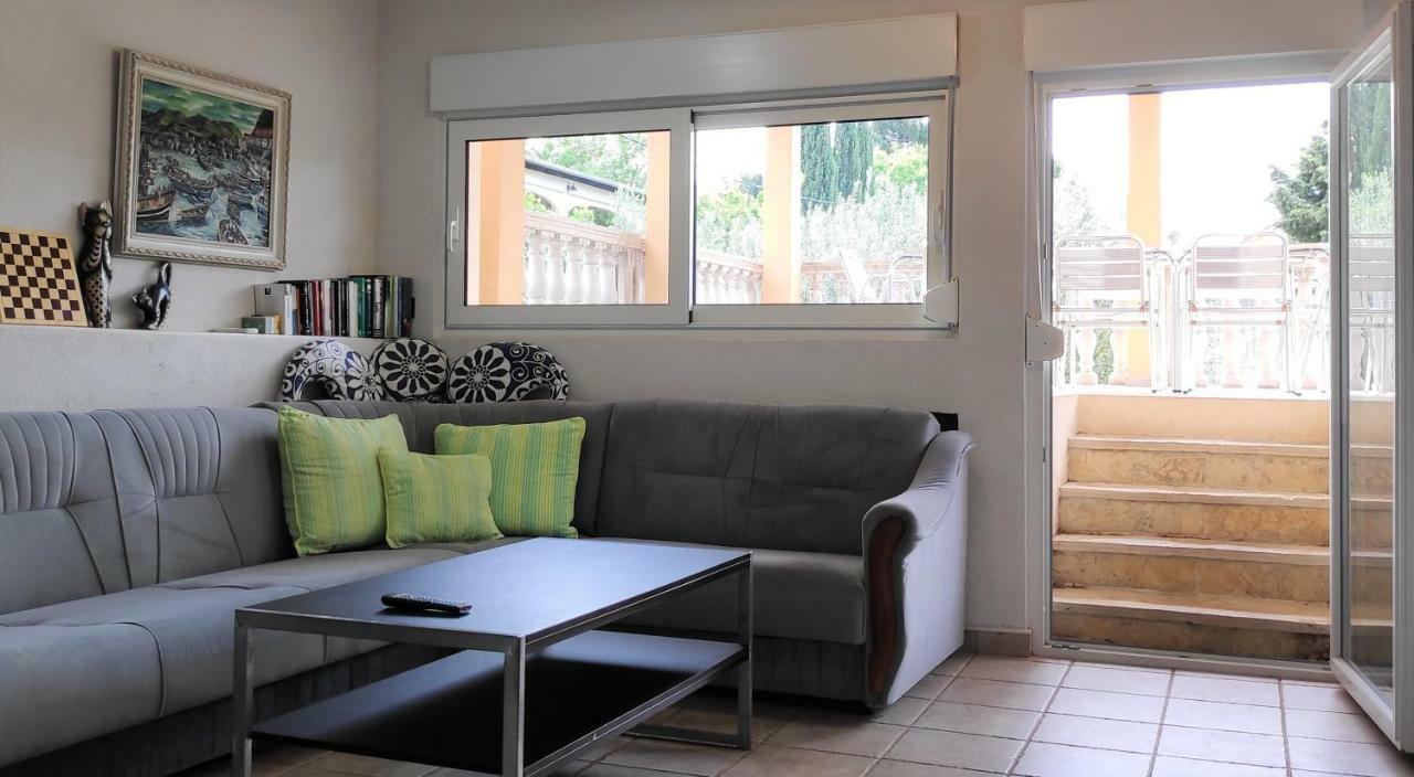 Villa Punta Blava - Beach Front, Ideal For Family Vacation With Kids, Large Terraces With Sea View, Internet, Netflix, No Pets Allowed أوبروفاتش المظهر الخارجي الصورة