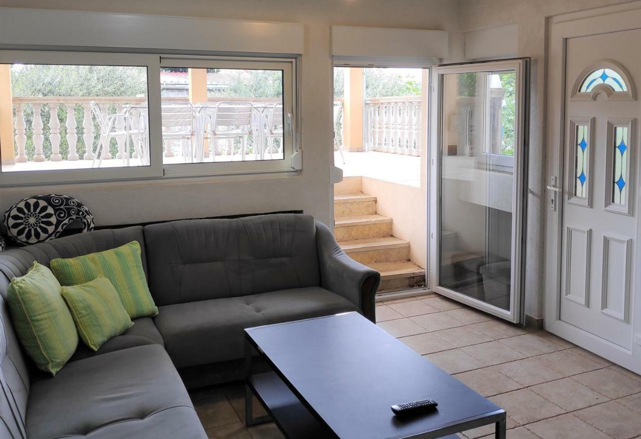 Villa Punta Blava - Beach Front, Ideal For Family Vacation With Kids, Large Terraces With Sea View, Internet, Netflix, No Pets Allowed أوبروفاتش المظهر الخارجي الصورة