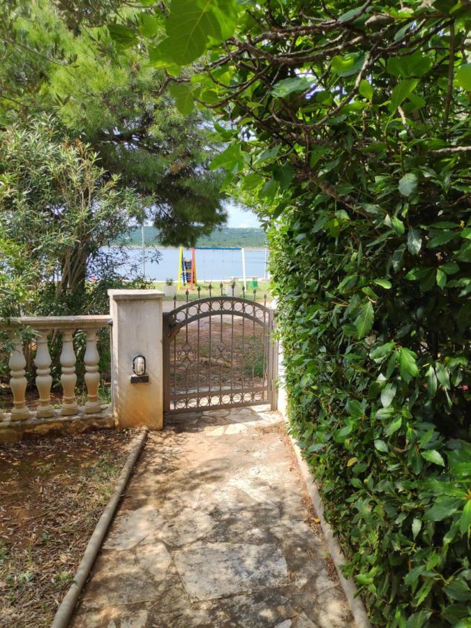 Villa Punta Blava - Beach Front, Ideal For Family Vacation With Kids, Large Terraces With Sea View, Internet, Netflix, No Pets Allowed أوبروفاتش المظهر الخارجي الصورة