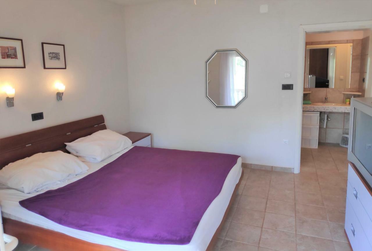Villa Punta Blava - Beach Front, Ideal For Family Vacation With Kids, Large Terraces With Sea View, Internet, Netflix, No Pets Allowed أوبروفاتش المظهر الخارجي الصورة