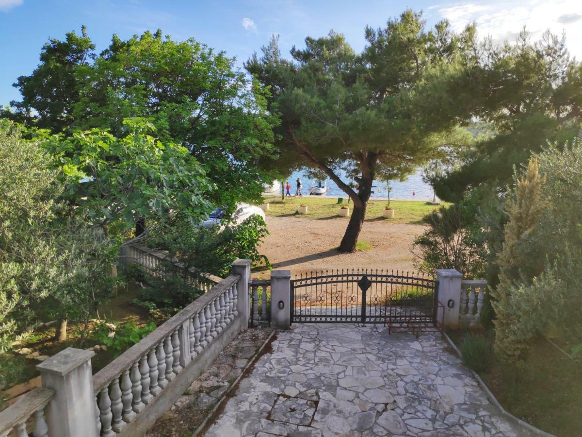 Villa Punta Blava - Beach Front, Ideal For Family Vacation With Kids, Large Terraces With Sea View, Internet, Netflix, No Pets Allowed أوبروفاتش المظهر الخارجي الصورة