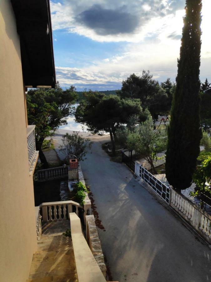 Villa Punta Blava - Beach Front, Ideal For Family Vacation With Kids, Large Terraces With Sea View, Internet, Netflix, No Pets Allowed أوبروفاتش المظهر الخارجي الصورة