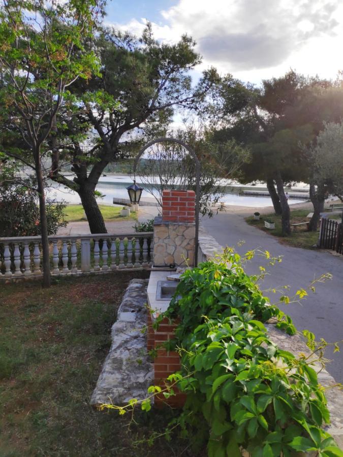 Villa Punta Blava - Beach Front, Ideal For Family Vacation With Kids, Large Terraces With Sea View, Internet, Netflix, No Pets Allowed أوبروفاتش المظهر الخارجي الصورة
