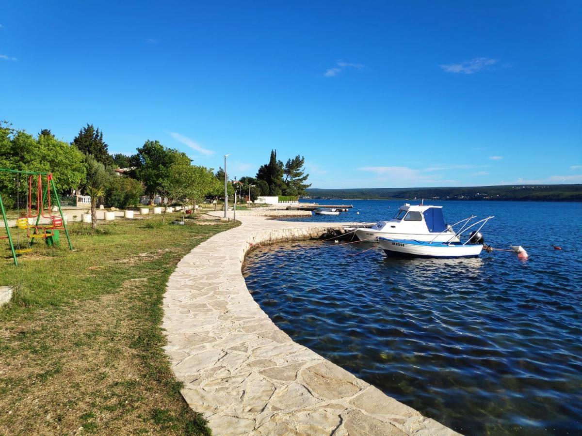 Villa Punta Blava - Beach Front, Ideal For Family Vacation With Kids, Large Terraces With Sea View, Internet, Netflix, No Pets Allowed أوبروفاتش المظهر الخارجي الصورة